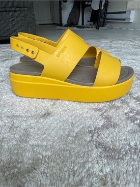 CROCS Women's Bright Yellow Platform Slide Sandals